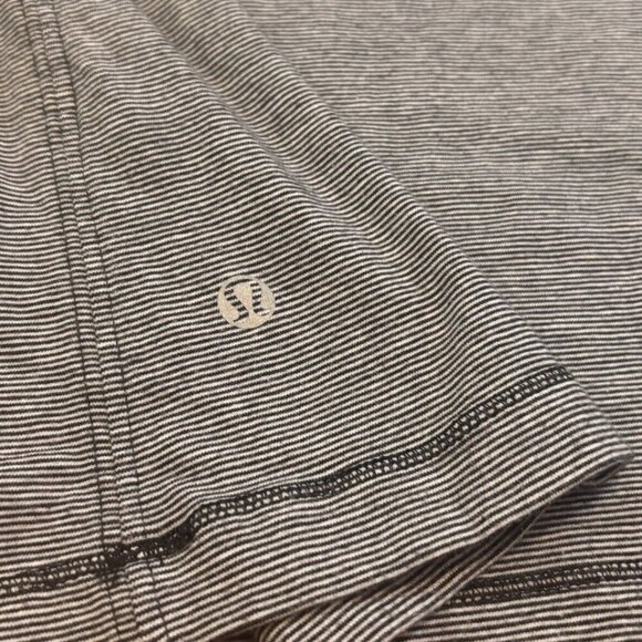 Lululemon Every Yogi Short Sleeve Tee Wee Stripe White Black Womens Sz 8 - Picture 7 of 9